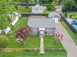 185 Woodside Rd, Mastic Beach, NY 11951