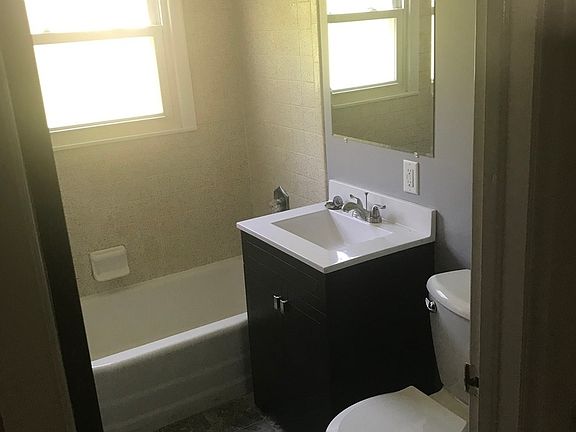 4th image of 120 Caroline Ct