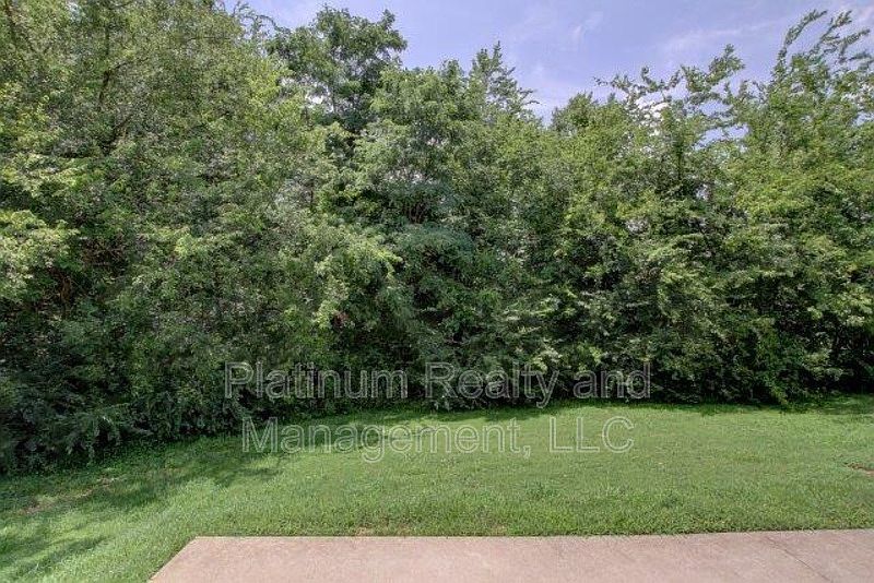 2nd image of 814A Golfview Pl #A