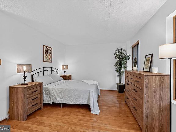4th image of 1414 12th St N #1414B