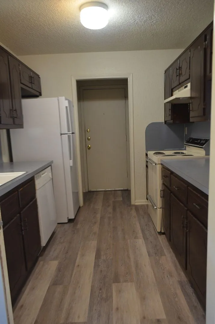 New floors — Photo 4