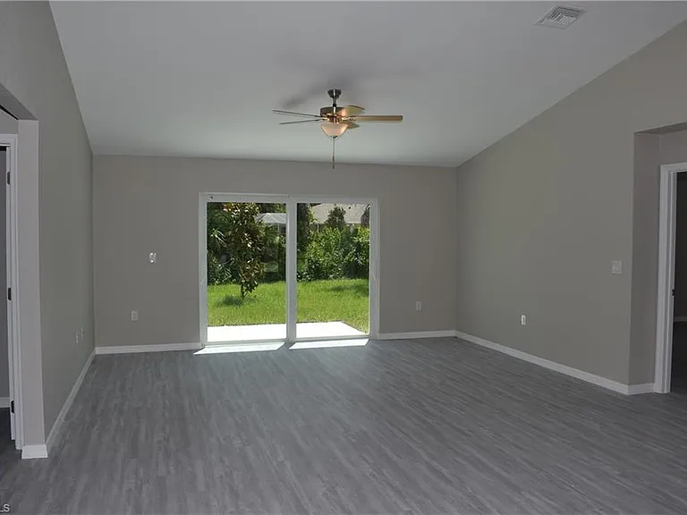 1544 Waldorf Dr — Photo 9