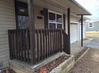303 S Delaware St, Nixa, MO 65714