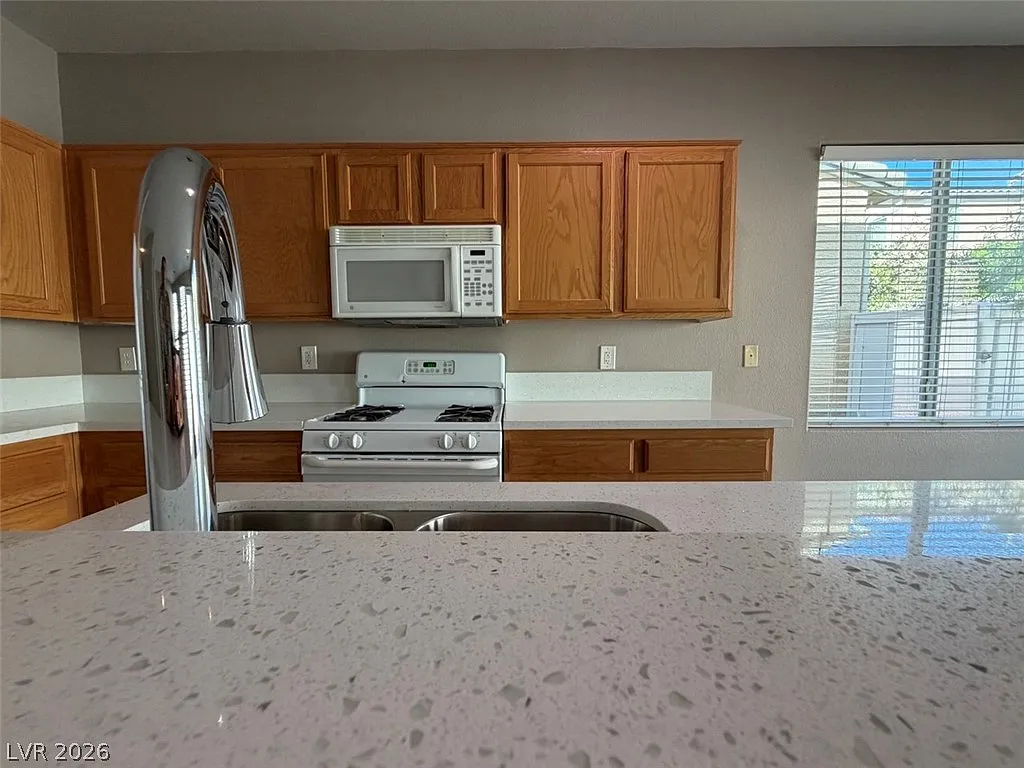 3 bed, 2.5 bath, 1190 sqft, $1,850 — Photo 4