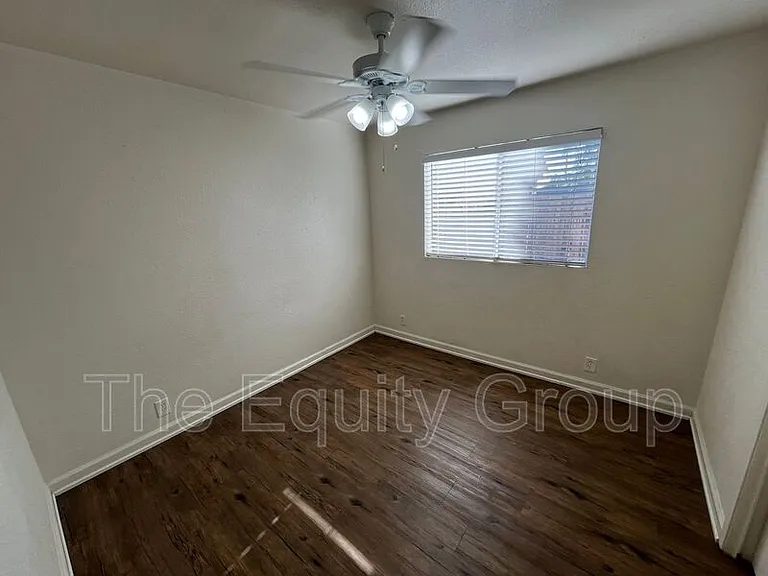 3912 W Meadow Ave — Photo 9