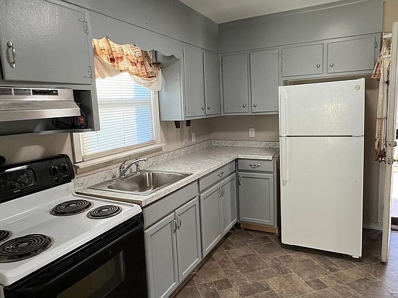 2nd image of 1544 18th St SW