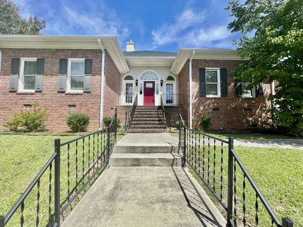 6214 Kirkwall Rd, Fayetteville, NC 28311
