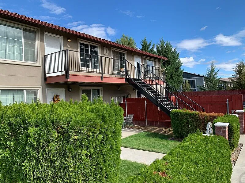 2 bed, 1.0 bath, 775 sqft, $1,700 — Photo 1