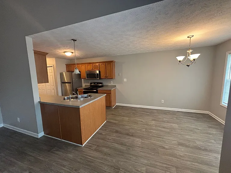 306 Chalet Cir — Photo 9