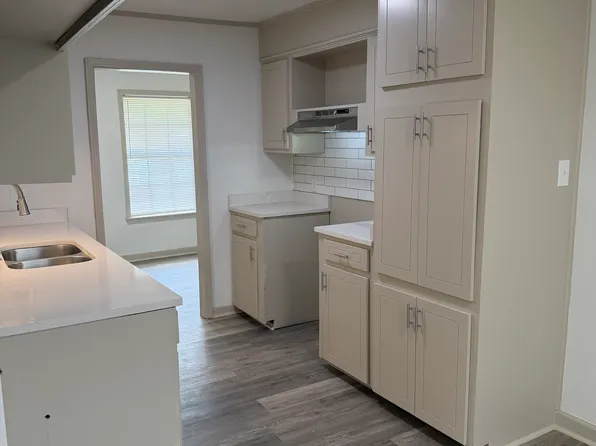 1862 Longwood Dr, Jackson, MS 39212