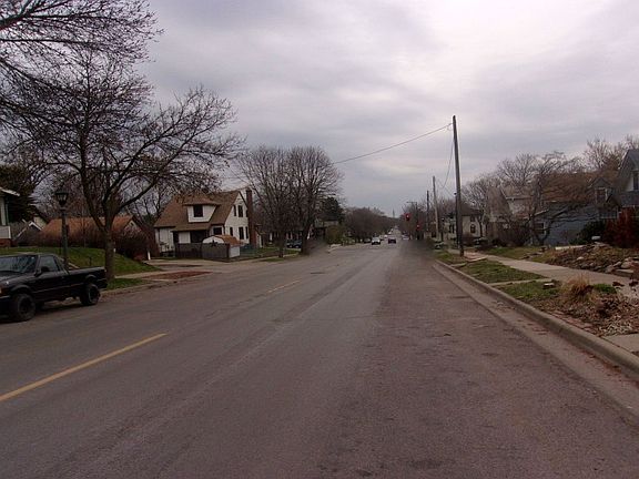 4th image of 1128 Thomas Ave