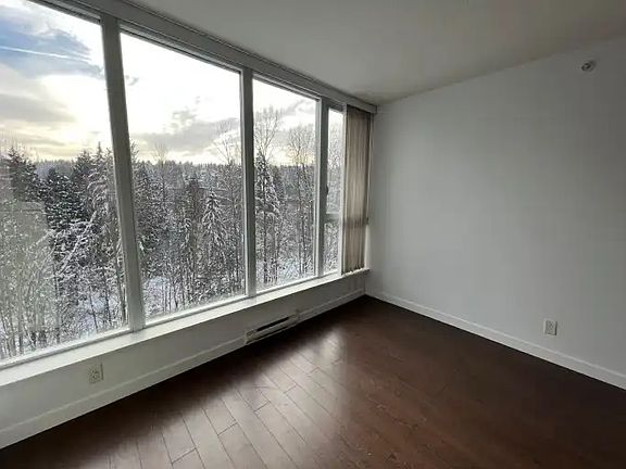 4th image of 660 Nootka Way #909