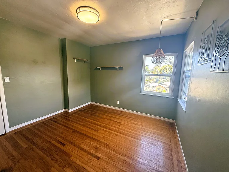 2515 Ivy Dr — Photo 6