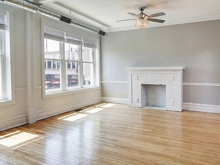 Living/Dining/Family Room Large open floorplan with hardwood floors, 10' ceilings, canned lights, new windows and blinds throughout. Bright and spacious living. (this south view is on the west portion of the floor plan)