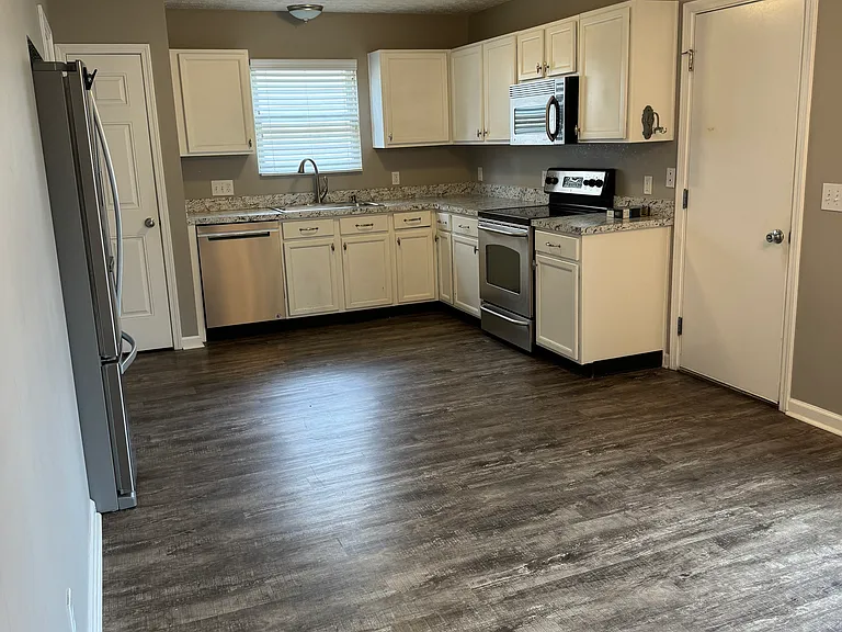 1017 Bella Dona Rd — Photo 3