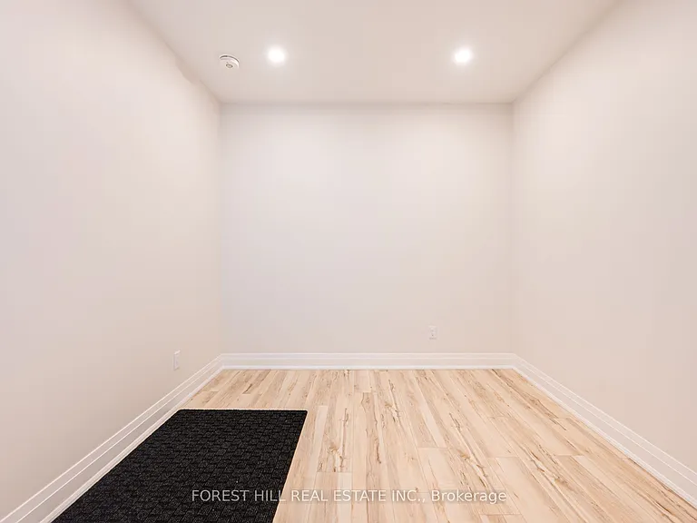 7725 Yonge St #2 — Photo 23