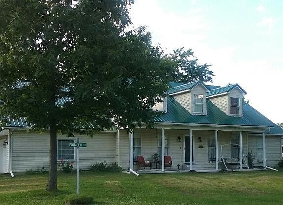4th image of 205 Pioneer Ave