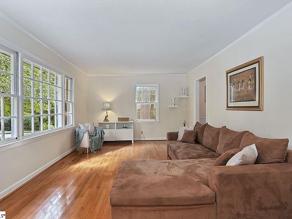 4th image of 101 Woodburn Dr