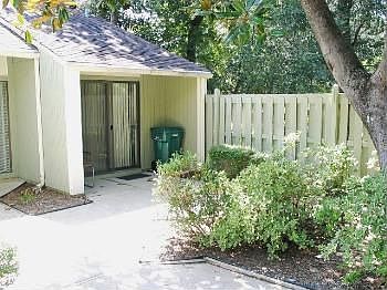 4th image of 900 Bay Dr APT 28