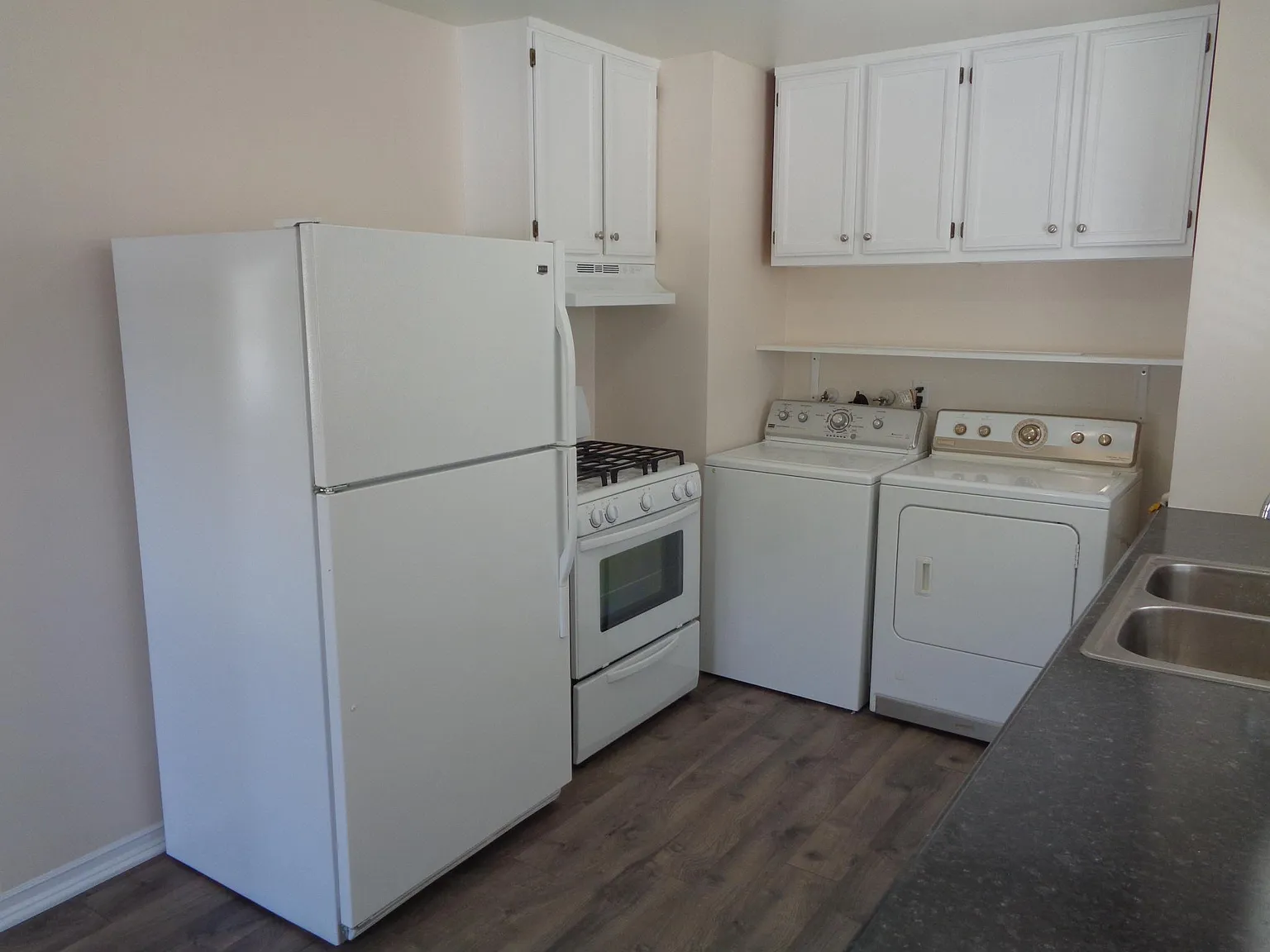 2 bed, 865 sqft, $3,000 — Photo 4