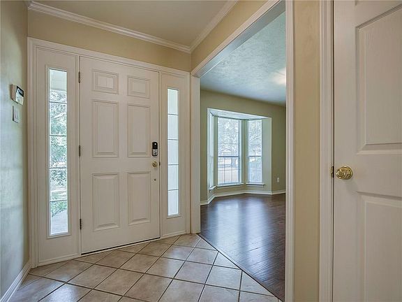 5th image of 3402 Westwood Cir