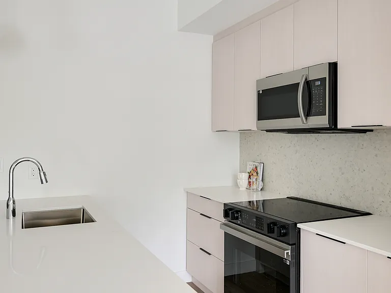 612 Constance Ave — Photo 6