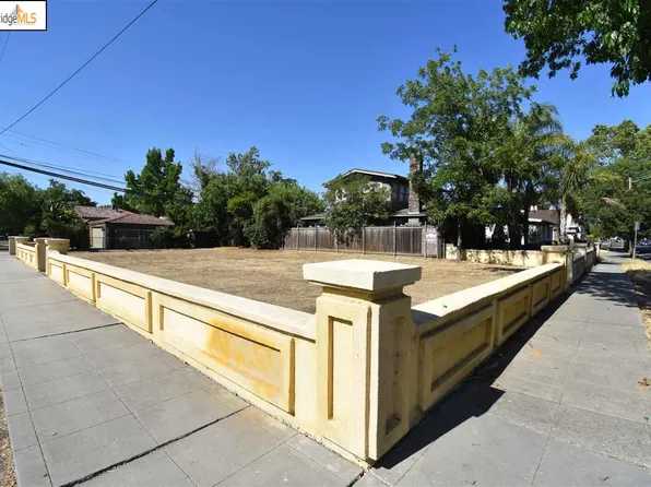 745 W Harding Way, Stockton, CA 95204