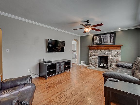 2nd image of 1632 Highland Ave