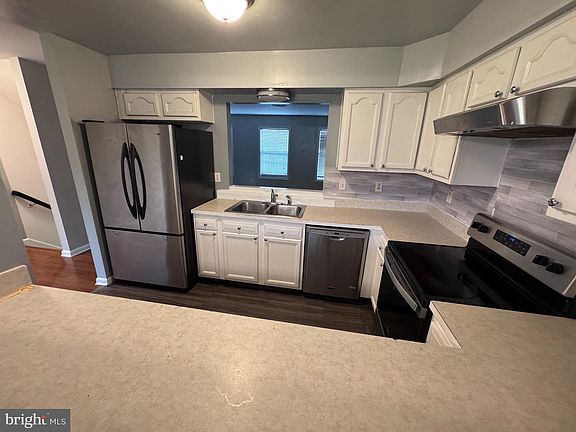 3rd image of 244 Topaz Ln