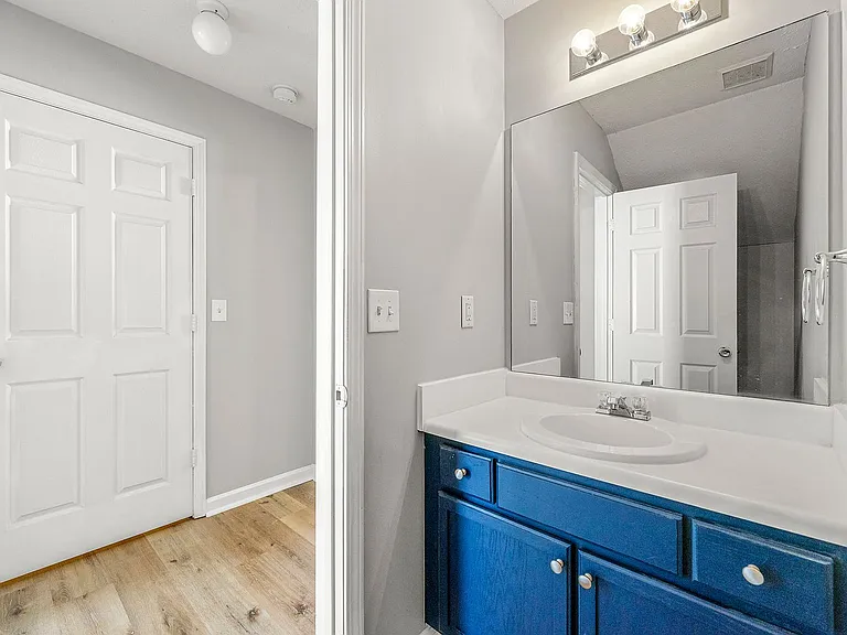 Westshire Townhomes — Photo 15