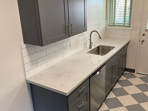 5th image of 3403-3427 SE Madison St #3411