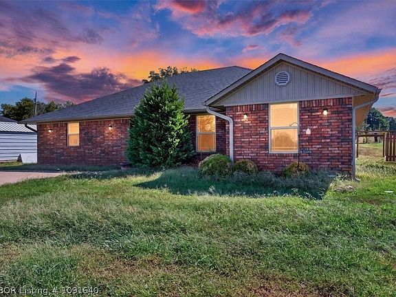 3rd image of 151 Hall Ln
