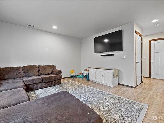 4th image of 11 92nd Avenue SE