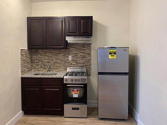 3rd image of 114 Westfield Ave #112