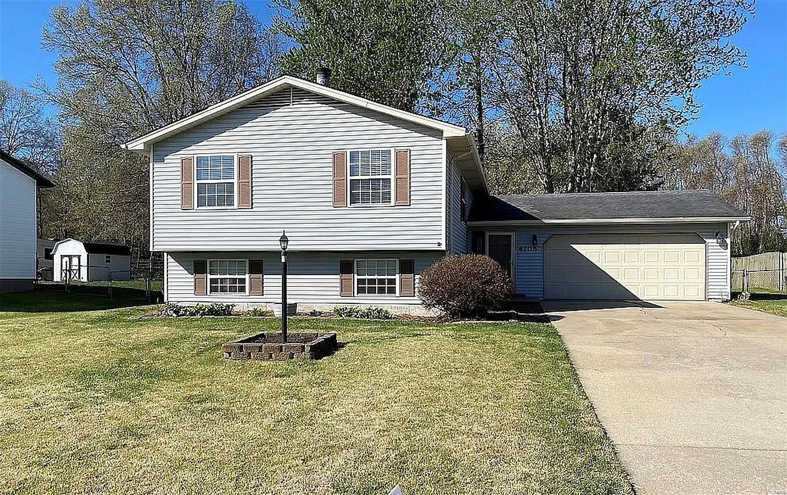 4706 Storeyland Dr photo 1