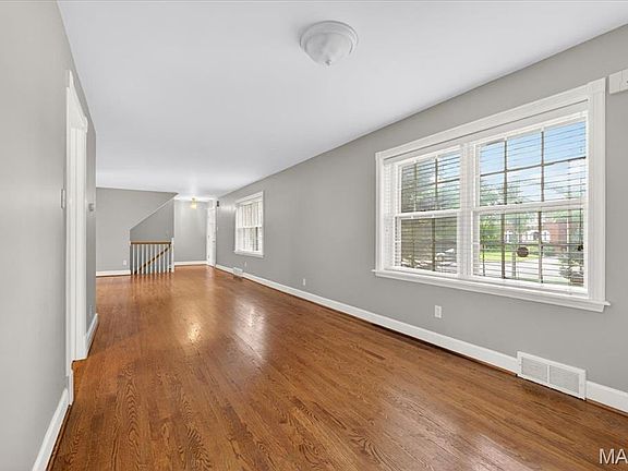 4th image of 7225 Clayton Rd
