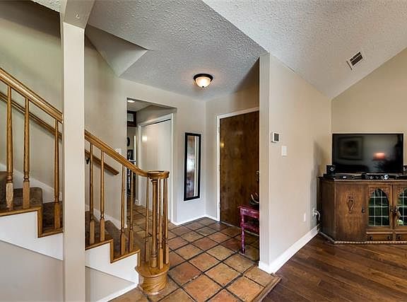3rd image of 1800 Roxton Ct