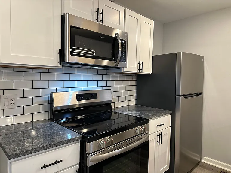 127 Henderson St #1 — Photo 13