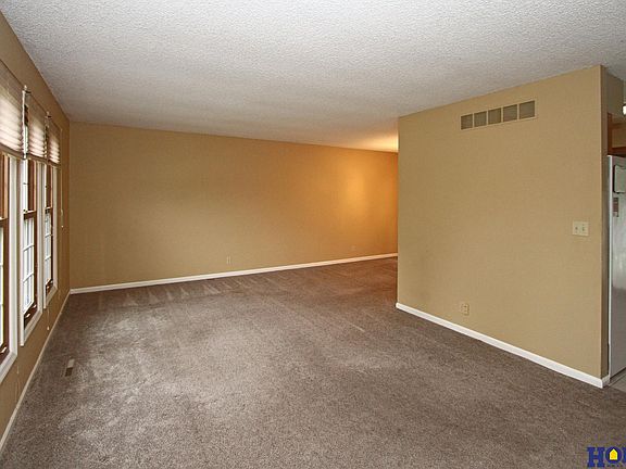 3rd image of 7001 La Salle St