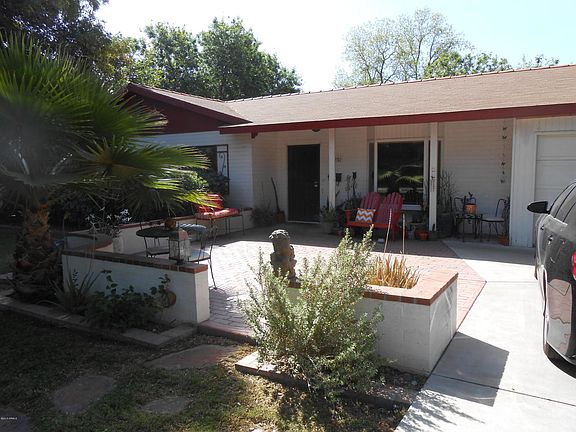 2nd image of 125 E Vista Del Cerro Dr