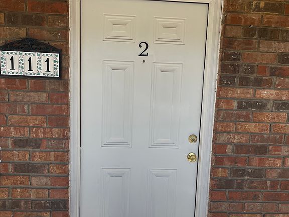 3rd image of 111 Della St