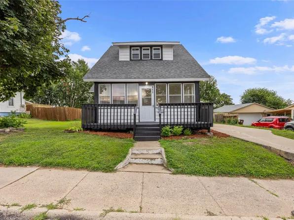 111 N 15th St, Marshalltown, IA 50158
