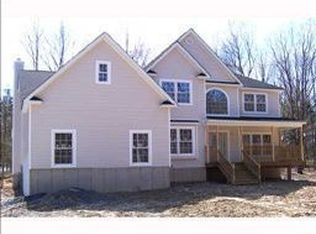 28 Cedar Ln, Warwick, NY 10990