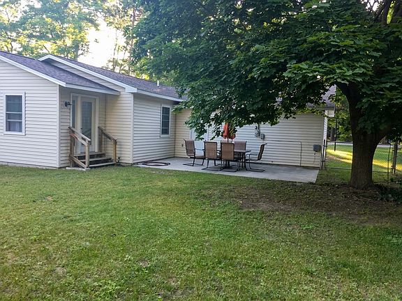 2nd image of 808 Livingston Dr
