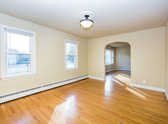 4th image of 318 Charlestown Dr
