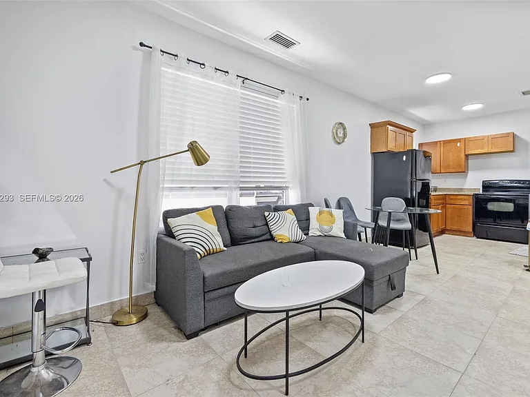 417 NE 26th St #5 — Photo 10