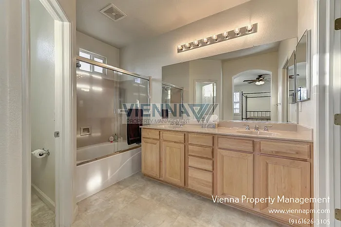 1003 Ferry Cir — Photo 25