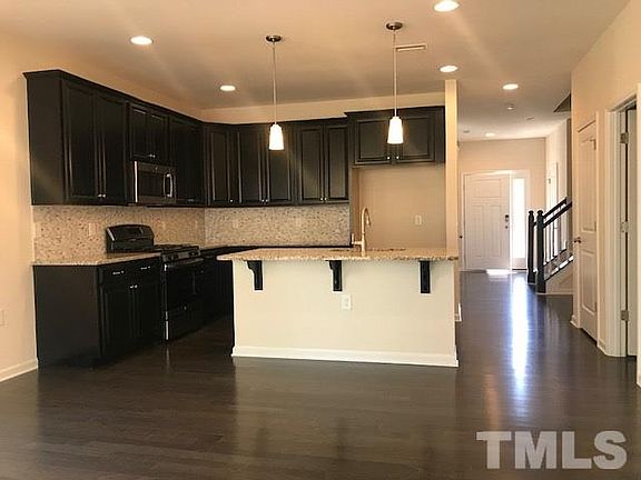 5th image of 110 Bowerbank Ln