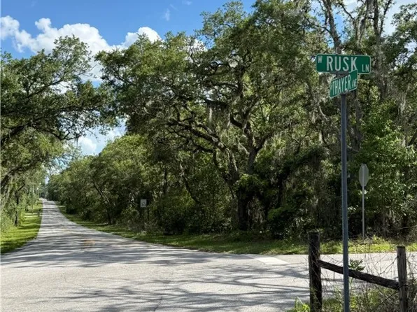 132 S Thayer Ave, Lecanto, FL 34461