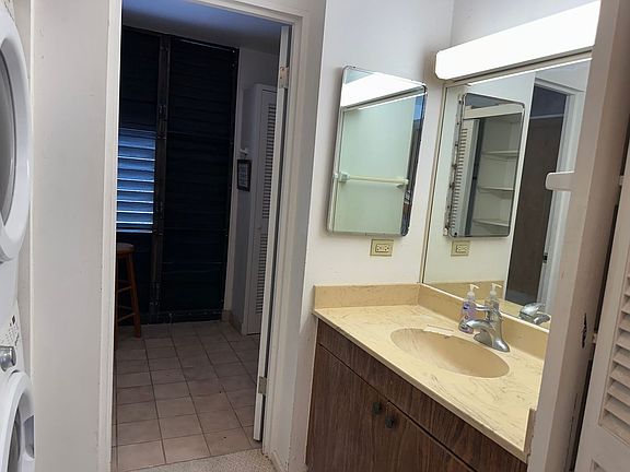 3rd image of 2405 Kalanianaole St #Penthouse 3